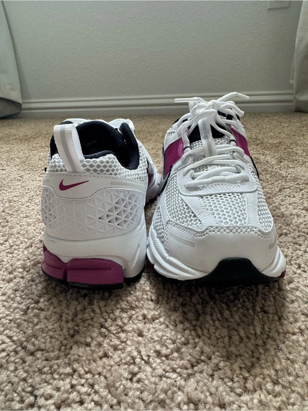 NEW Nike Vomero 5 Women's 7.5 Youth 6 Pink/Black/Silver Sneaker HF6998-102 Sport